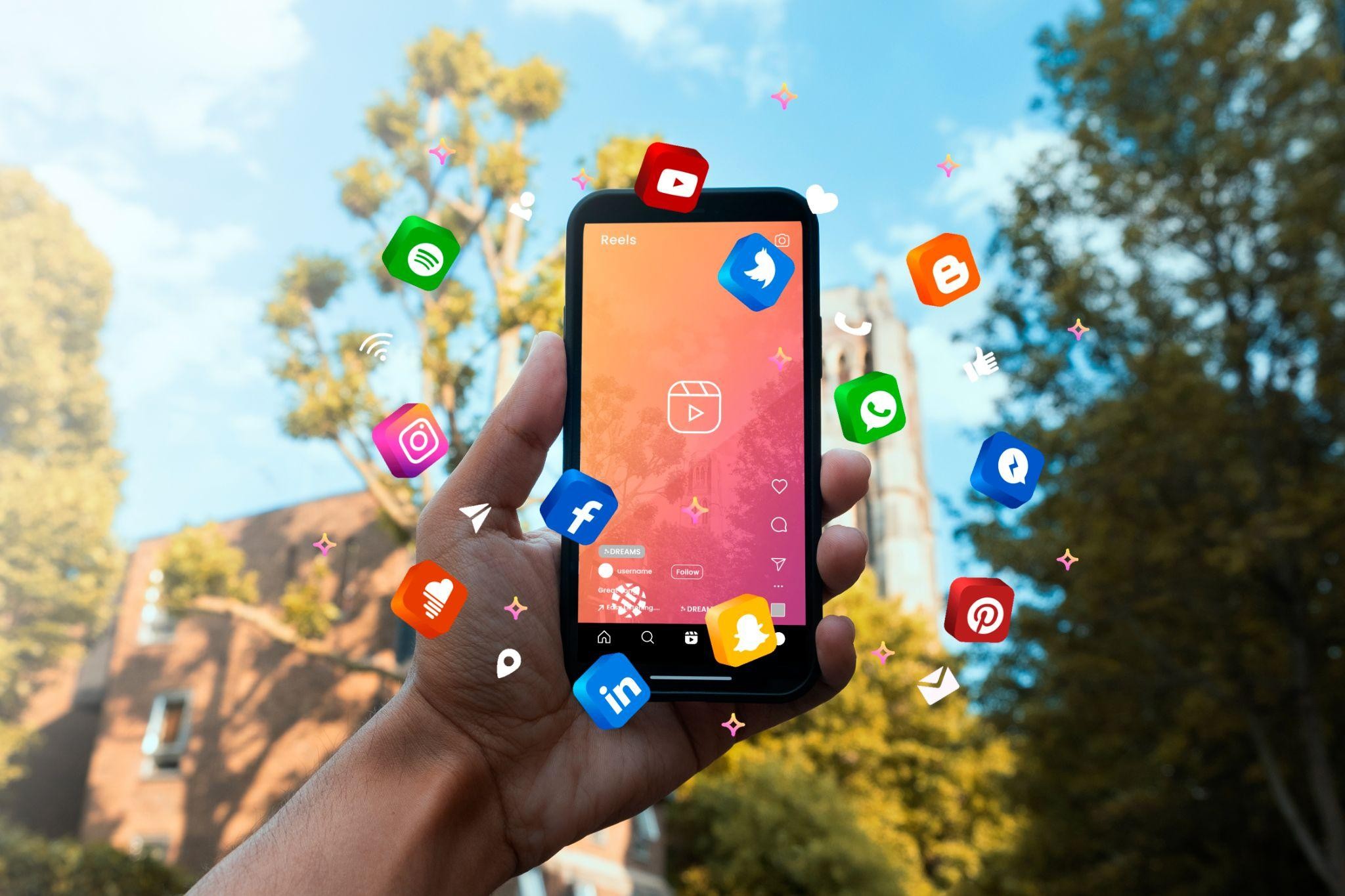 Become a Social Media Influencer Become a Social Media Influencer